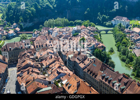 Vista dalla cima della Cattedrale di Saint Nicolas in Fribourg, Svizzera Foto Stock