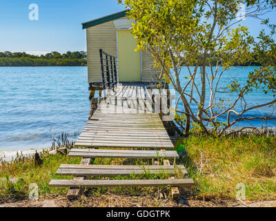 Fiume Maroochy Boat House nel pomeriggio di sole in Maroochydore, Sunshine Coast Foto Stock