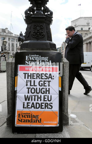 Poster del giornale standard serale Theresa May 'Theresa: I'll get duro con il segno dei leader dell'UE vicino alla Banca d'Inghilterra Londra UK KATHY DEWITT Foto Stock