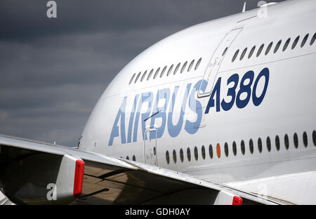 Un Airbus A380 sul display a Farnborough Airshow internazionale in Hampshire. Foto Stock