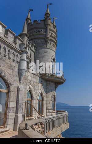 Swallow's Nest sulla cima di una scogliera vicino a Yalta, Ucraina Foto Stock