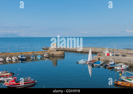 Yacht e Barche nel porto dunure nr Ayr South Ayrshire in Scozia Foto Stock