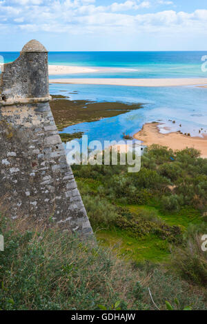 Cacelha Vela e spiaggia, Algarve, PORTOGALLO Foto Stock