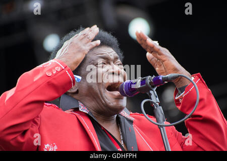 Pori, Finlandia. Il 15 luglio 2016. Charles Bradley & la sua Extraordinaries eseguire presso la 51Pori Jazz Festival nel Kirjurinluoto Arena. Foto Stock