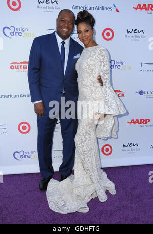 Pacific Palisades, CA, Stati Uniti d'America. 16 Luglio, 2016. 16 Luglio 2016 - Pacific Palisades, California. Rodney Peete, Holly Robinson Peete. Gli arrivi di fondazione HollyRod del xviii DesignCare annuale gala tenutosi a residenza privata in Pacific Palisades. Photo credit: Birdie Thompson/AdMedia Credito: Birdie Thompson/AdMedia/ZUMA filo/Alamy Live News Foto Stock