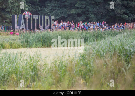 Henham Park, Suffolk, Regno Unito. 17 Luglio, 2016. Il 2016 Latitude Festival, Henham Park, Suffolk. Credito: Guy Bell/Alamy Live News Foto Stock