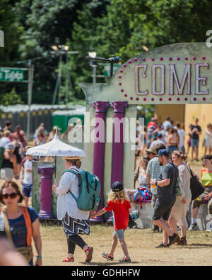 Henham Park, Suffolk, Regno Unito. 17 Luglio, 2016. Il 2016 Latitude Festival, Henham Park, Suffolk. Credito: Guy Bell/Alamy Live News Foto Stock