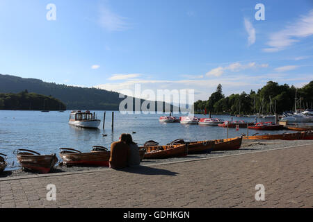 Arco è stato on Windermere 17th luglio 2016 inizio serata sole sul lago di Windermere Credito: David Billinge/Alamy Live News Foto Stock