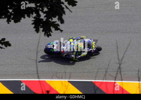 Hohenstein Ernstthal, Germania. 17 Luglio, 2016. (Germania ) 17.07.2016, GoPro Motorrad Grand Prix Deutschland, Sachsenring, Moto GP, Valentino Rossi di Italia e Movistar Yamaha MotoGP in la sua bici durante la gara di MotoGp di tedesco di MotoGP Deutschland (foto di Marco Iorio) Credito: marco iorio/Alamy Live News Foto Stock