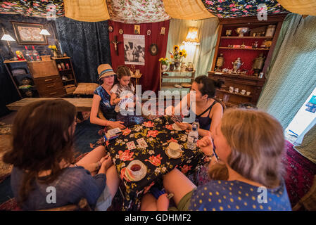 Henham Park, Suffolk, Regno Unito. 17 Luglio, 2016. Il 2016 Latitude Festival, Henham Park, Suffolk. Credito: Guy Bell/Alamy Live News Foto Stock