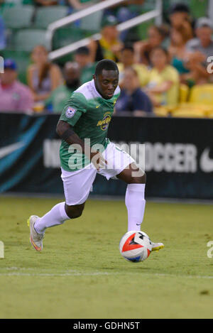 San Pietroburgo, Florida, Stati Uniti d'America. 16 Luglio, 2016. Tampa Bay Rowdies centrocampista Freddy Adu (9) in azione contro Puerto Rico FC durante un match NASL Al Lang Stadium il 16 luglio 2016 a San Pietroburgo, Florida.ZUMA Press/Scott A. Miller © Scott A. Miller/ZUMA filo/Alamy Live News Foto Stock