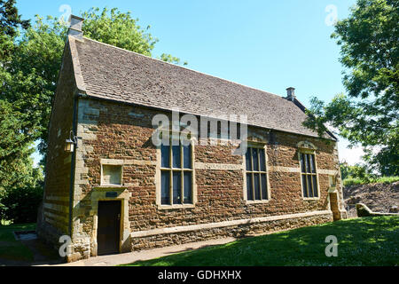 La vecchia scuola fondata da Arcidiacono Robert Johnson nel 1584 Tutti i Santi sagrato Oakham Rutland East Midlands UK Foto Stock