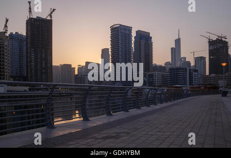 Vista sul quartiere Marina di Dubai alla mattina presto Foto Stock