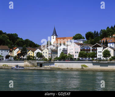 Geografia / viaggi, in Germania, in Baviera, Passau, viste sulla città / cityscapes, vista del trimestre Ilzstadt, in primo piano il fiume Danubio, Foto Stock