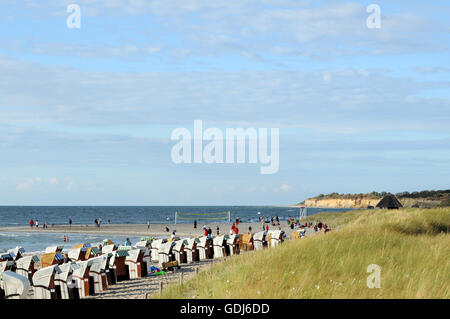 Geografia / viaggi, Germania, Meclemburgo Pomerania occidentale, località balneare Wustrow, sdraio in spiaggia e balneazione gente sulla spiaggia Foto Stock