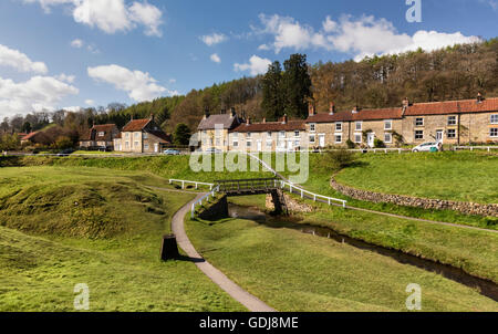 Hutton beck in esecuzione attraverso Hutton Le Hole Village Foto Stock