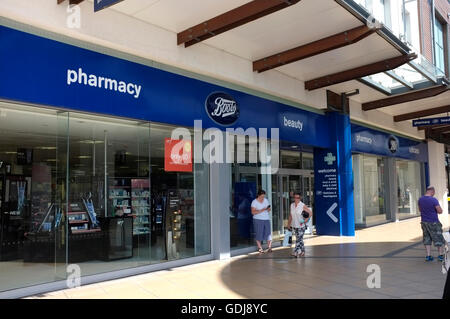 Boots Pharmaceuticals farmacia succursale in westwood cross east kent UK Luglio 2016 Foto Stock