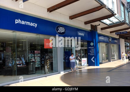 Boots Pharmaceuticals farmacia succursale in westwood cross east kent UK Luglio 2016 Foto Stock