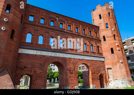 Vista in età romana Porta Palatina di Torino, Italia Foto Stock