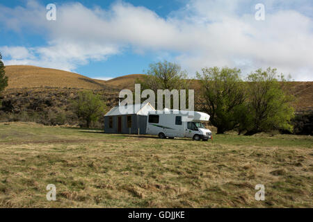 La conservazione Oteake il parco protegge la parte più settentrionale di Central Otago con solo una DoC campeggio integrato. Foto Stock