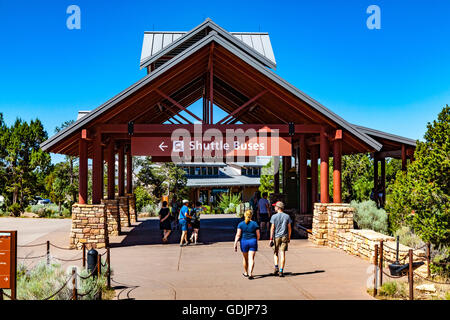 Il terminal dei bus navetta al parco nazionale del Grand Canyon South Rim Foto Stock