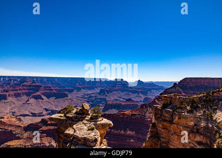 Grand Canyon dal South Rim con fumo dal fuoco più piena nella distanza Luglio 2016 da Mather Point Foto Stock