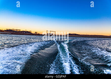 Una crociera al tramonto sul Lago di Mojave in Arizona Nevada frontiere da Katherine sbarco barca lanciando facility in Arizona Foto Stock