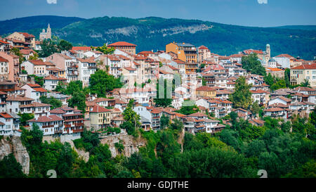 Vista di Veliko Tarnovo, una città in North Central Bulgaria Foto Stock