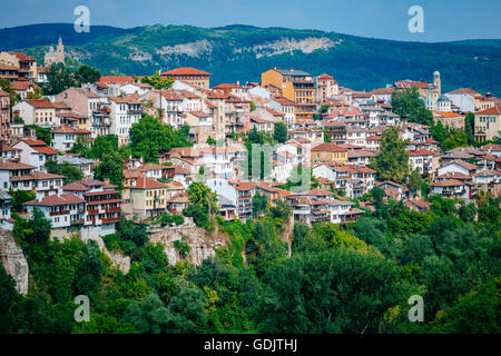 Vista di Veliko Tarnovo, una città in North Central Bulgaria Foto Stock