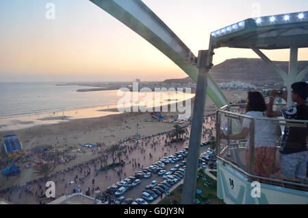 Ruota di Agadir- 50 metri ruota situata nel cuore della spiaggia di Agadir Foto Stock