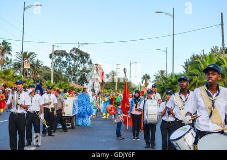 Carnevale Boujloud- Una celebrazione annuale per Eid Ul Adha in Marocco. Tenuto solo nella città di Agadir e si tratta di regioni. Per i primi quattro giorni, persone celebrare in ciascuna regione, poi si raccoglie in un secondo momento in una grande carnevale di Inzegane regione formante un lin Foto Stock