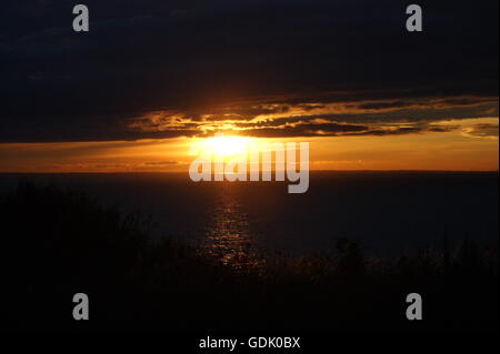 Un estate il tramonto del lavaggio e nel mare del Nord prese da Hunstanton, Norfolk Foto Stock