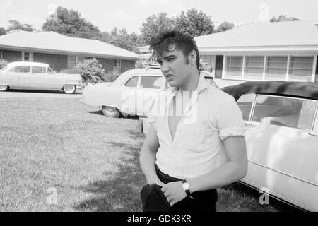 Elvis Presley in casa, 1956 Foto Stock