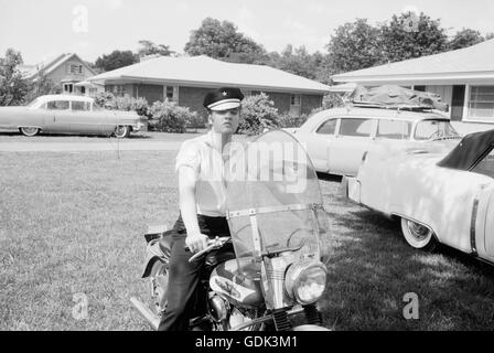 Elvis Presley in casa, 1956 Foto Stock