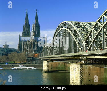 Geografia / viaggi, in Germania, in Renania settentrionale-Vestfalia, Colonia, cattedrale, Hohenzollernbruecke, Foto Stock