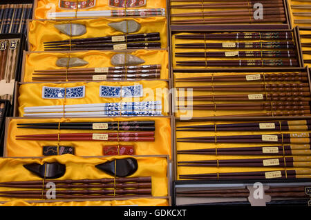 Tung Choi Street, Mong Kok mercato distretto, Kowloon, Hong Kong, Cina, Asia Foto Stock