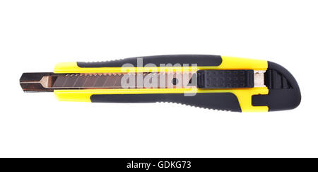 Cancelleria giallo coltello su sfondo bianco Foto Stock