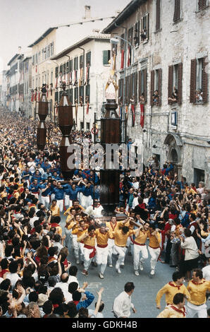 Geografia / viaggi, Italia, personalizzato, folklore, 'La Festa dei Ceri', ogni anno il 15 maggio, Gubbio, in ricordo del santo patrono Ubaldo, Foto Stock