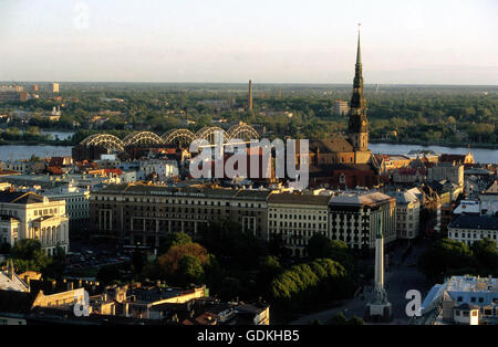 Geografia / viaggi, Lettonia, Riga, vista Città / Viste della città, vista verso la chiesa di San Pietro (Petrikirche) e città, Foto Stock