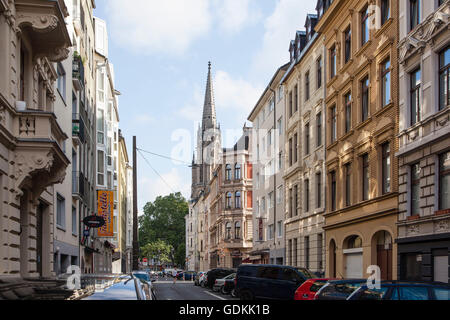 L'Europa, Colonia, edifici residenziali a Hochstaden street, Herz Jesu chiesa presso la piazza Zuelpicher Foto Stock