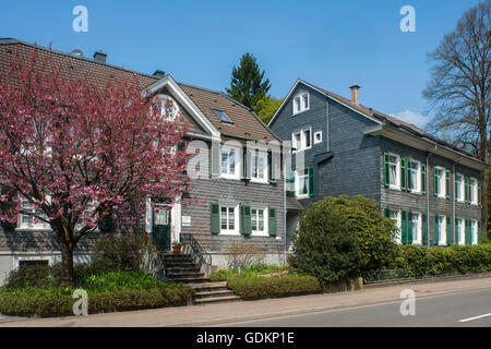 Deutschland, Oberbergischer Kreis, Hückeswagen, Bachstrasse 22 und 20 Foto Stock