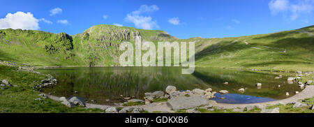 Helvellyn e Red Tarn Foto Stock