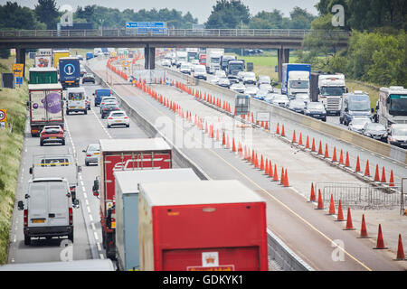 Chesire autostrada M6 vettore dalla famiglia di specifiche di velocità media di sistemi con telecamera utilizzare Stato della tecnica il sistema video con un Foto Stock