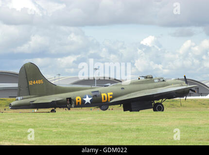 Airshow di Farnborough Regno Unito. 2016 Boeing B17 guerra mondiale 2 bomber Foto Stock