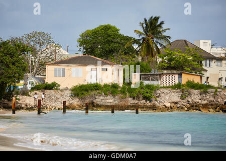 Le Piccole Antille Barbados parrocchia Saint Michael west indies capitale la città costiera di Oistins case sulla spiaggia Foto Stock