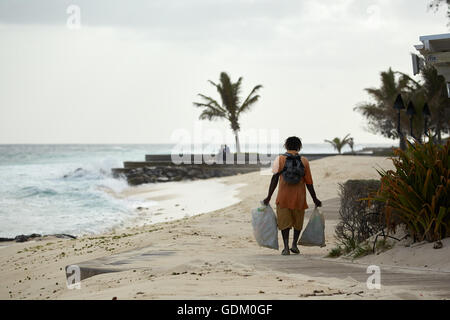 Le Piccole Antille Barbados parrocchia Saint Michael west indies capitale Bridgetown costa sudovest Hastings Beach Boardwalk lman Foto Stock