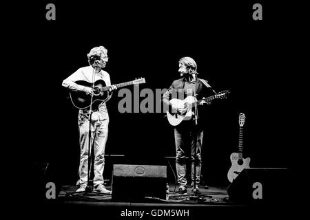 Gardone Riviera, Italia,.17 Luglio, 2016. Il norvegese indie-rock band re della convenienza di eseguire nel bellissimo anfiteatro del Vittoriale a Gardone Riviera per celebrare il loro XV anniversario. © Matteo Scalet/Alamy Live News Foto Stock