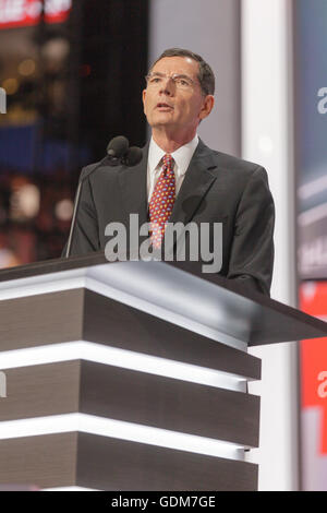 Cleveland, Ohio, USA; Luglio 18, 2016: John Barrasso, senior senatore da Wyoming, parla alla Convention Nazionale Repubblicana. Il lunedì è il primo di quattro giorni nel processo di nominare Trump per funzionare per il presidente. (Fil. Scalia/Alamy Live News) Foto Stock