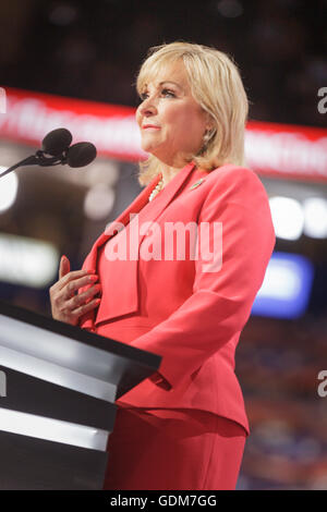 Cleveland, Ohio, USA; Luglio 18, 2016: Oklahoma governatore Fallin Maria parla alla Convention Nazionale Repubblicana, prima di quattro giorni nel processo di nominare Trump per funzionare per il presidente. (Fil. Scalia/Alamy Live News) Foto Stock