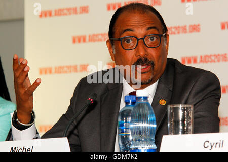 Durban, Sud Africa. 18 Luglio, 2016. DURBAN - 18 Luglio 2016 - Michel Sidibé, il direttore esecutivo dell'UNAIDS, il programma congiunto delle Nazioni Unite sull'HIV/AIDS parla alla conferenza stampa di apertura del XXI Conferenza mondiale sull'Aids che si terrà a Durban. - Credit: Giordano Stolley/Alamy Live News Foto Stock